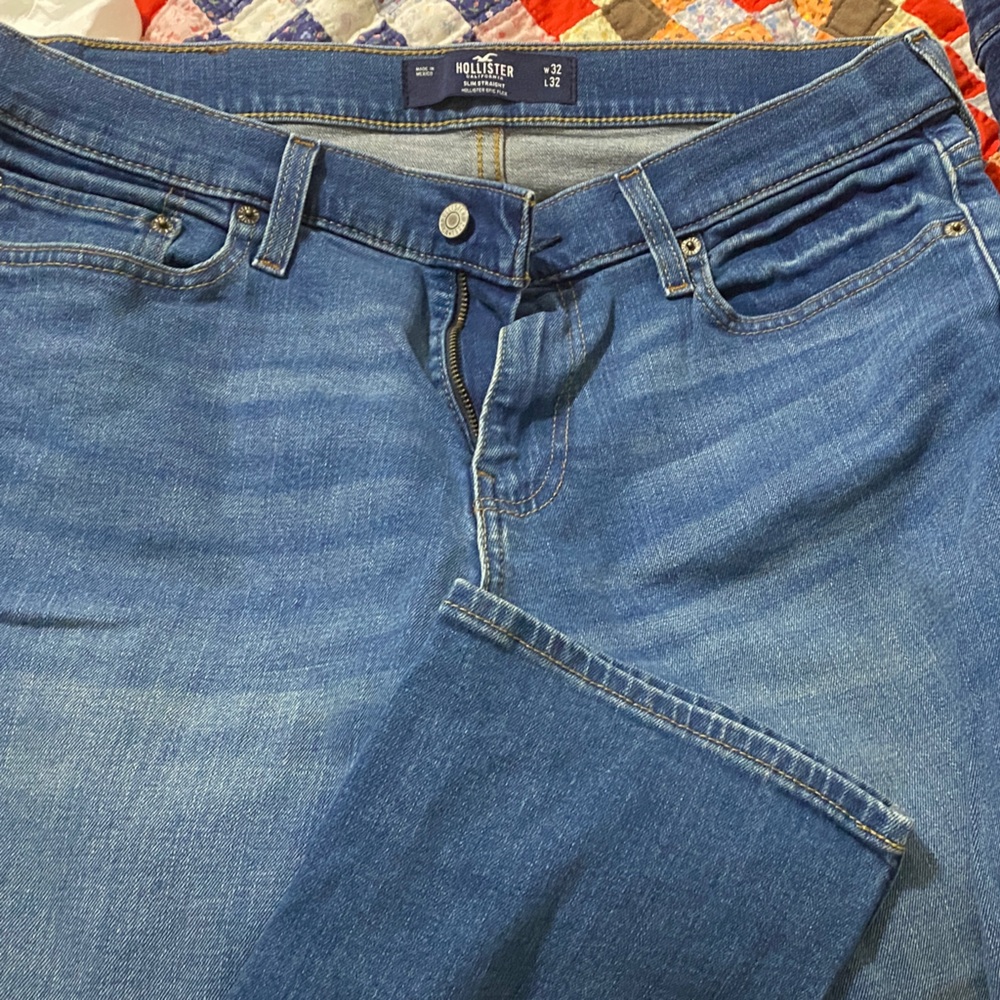 Hollister Men's Slim Straight Jeans in Classic Blue